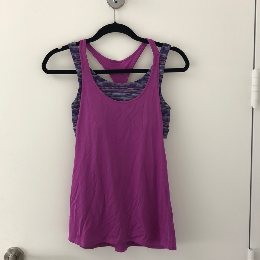 fuchsia Lululemon tank with built in bra